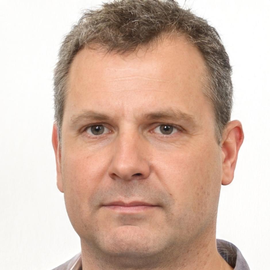 Retrato profesional de Bernat Clapés